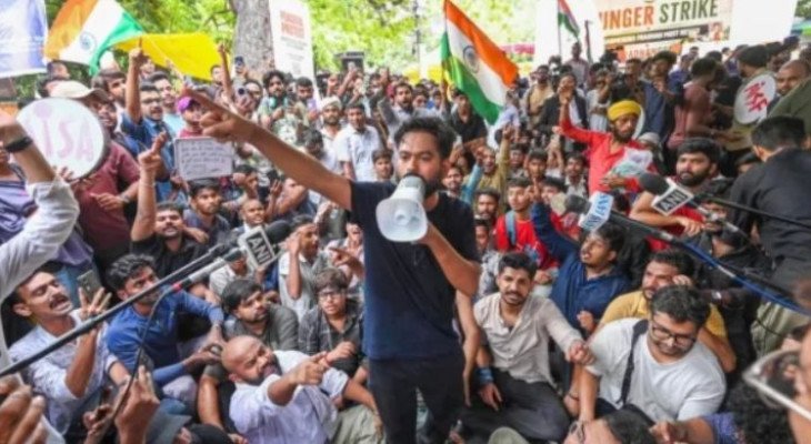 ফের আন্দোলনের হুঁশিয়ারি ককরোচ জনতা পার্টির